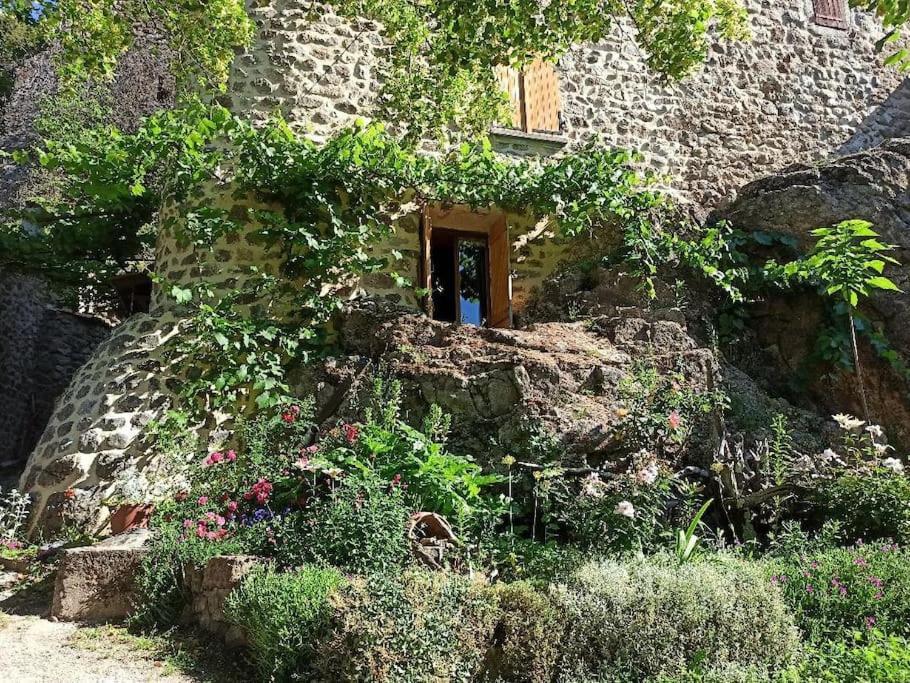 Gite Le Rocher Du Chateau De Retourtour Lamastre Kültér fotó